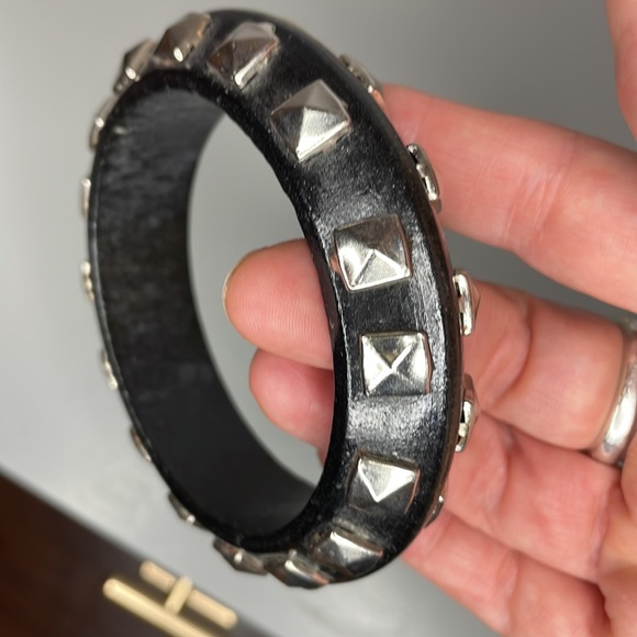 Badass punk rock bangle - black painted wood with pyramid studs - Picture 2 of 3